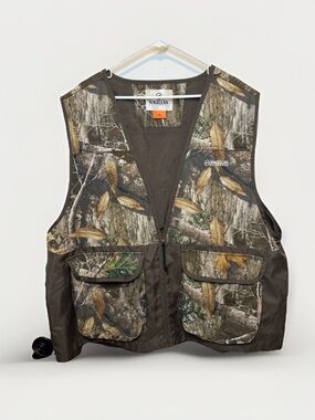 Magellan Outdoors Mens 2XL Camo Hunting Vest Realtree Edge Full Zip Pockets